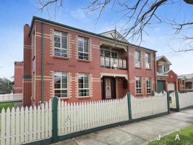 Townhouse for rent in Camerons Creek, Victoria