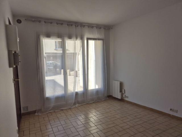 Studio location à Le Mesnil-Saint-Denis, Yvelines