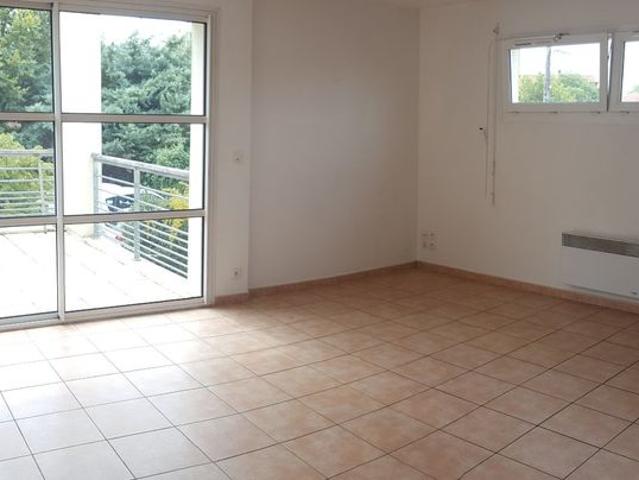 Appartement location à Sous Emblade, L'Isle-Jourdain