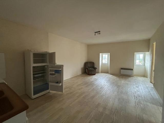 Appartement location à Sauzé-Vaussais, Sauzé-entre-Bois