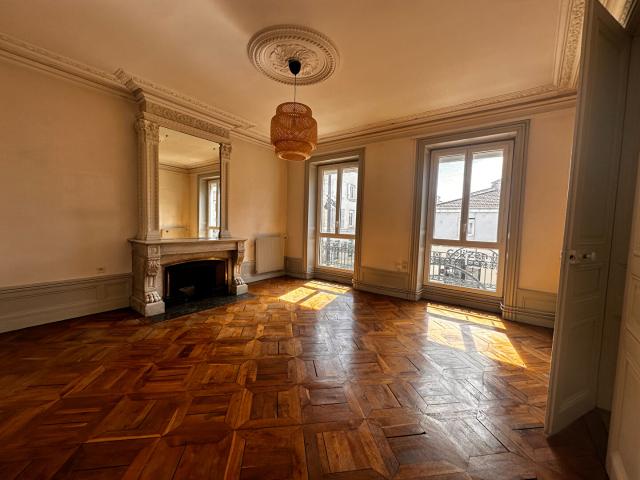 Appartement location à France métropolitaine, Le Coteau