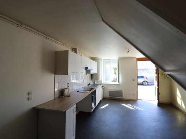 Appartement location à Saint-Amand-Montrond, Cours-les-barres