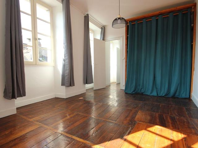 Appartement location à Oloron-Sainte-Marie, Oloron-sainte-marie