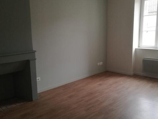 Appartement location à Champ Delaigne, Sugères