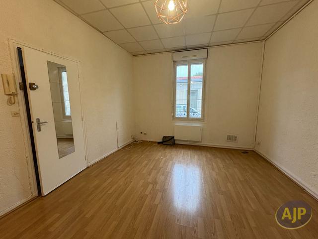 Appartement location à Les Rivachauds, Cours-de-Pile