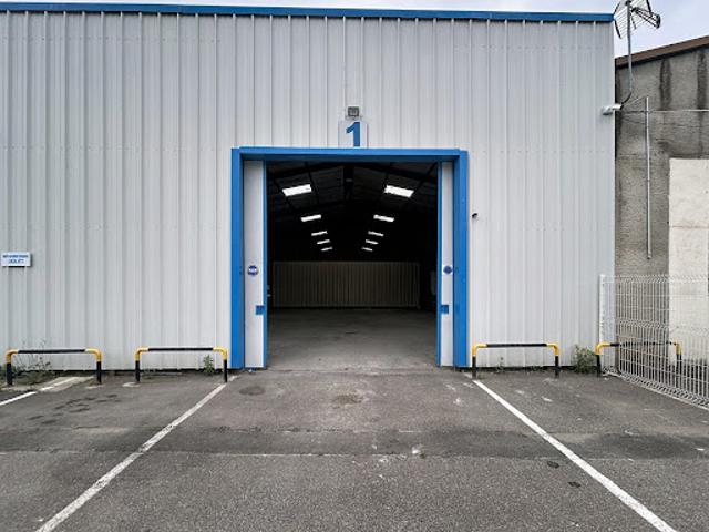 Local Commercial location à Toulouse, Aucamville