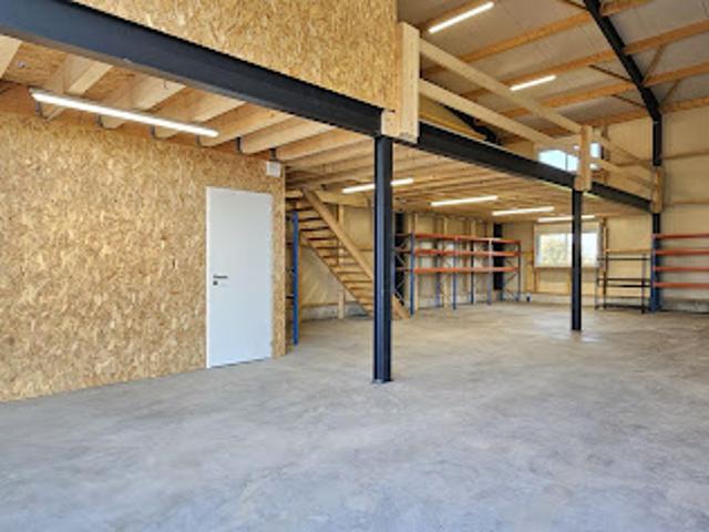 Local Commercial location à La Roche-sur-Yon, Saint-andré-treize-voies