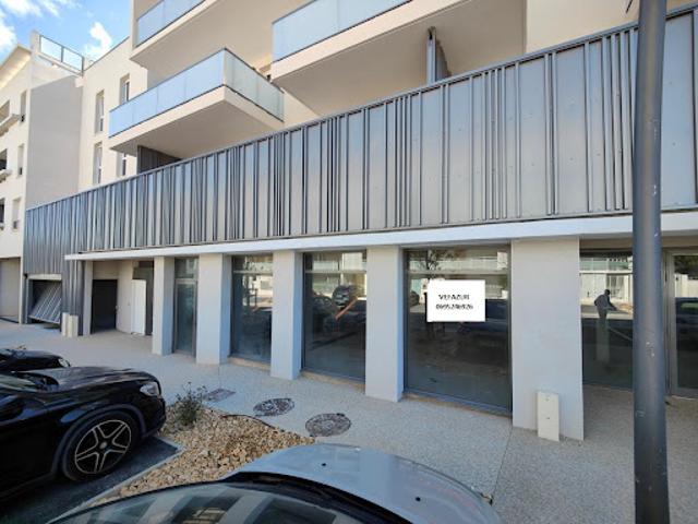 Local Commercial location à Nîmes, Les Angles