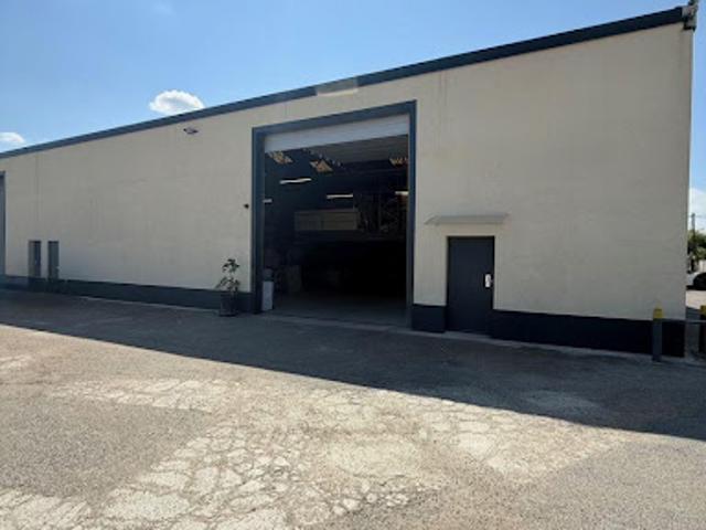 Local Commercial location à Palaiseau, Wissous