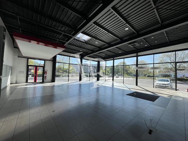 Local Commercial location à Le Puy-en-Velay, Brives-charensac