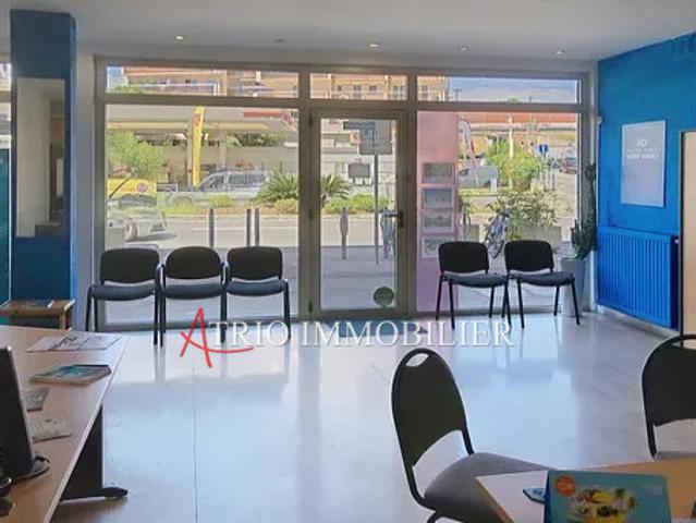 Local Commercial location à Grasse, Cagnes-sur-mer