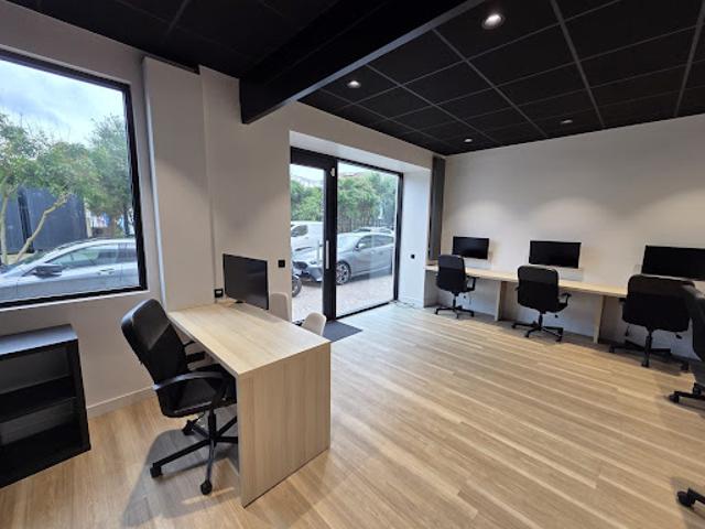 Local Commercial location à Nanterre, Courbevoie