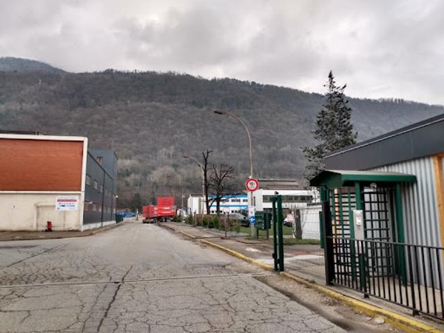 Local Commercial location à Grenoble, Le Cheylas