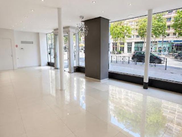 Local Commercial location à Paris, Île-de-France