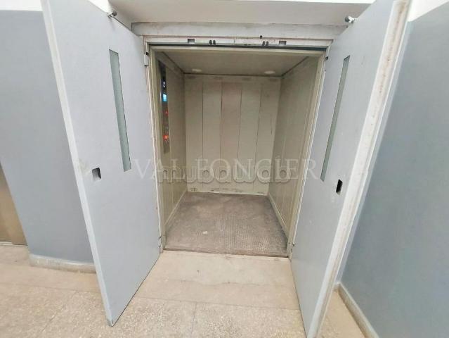 Local commercial location à Anfa, Gharb-Chrarda-Beni Hssen