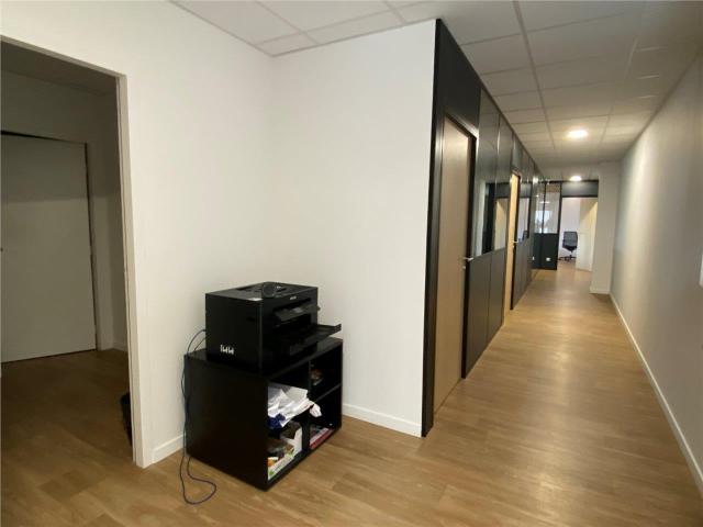 Local Commercial location à Bordeaux, Mérignac