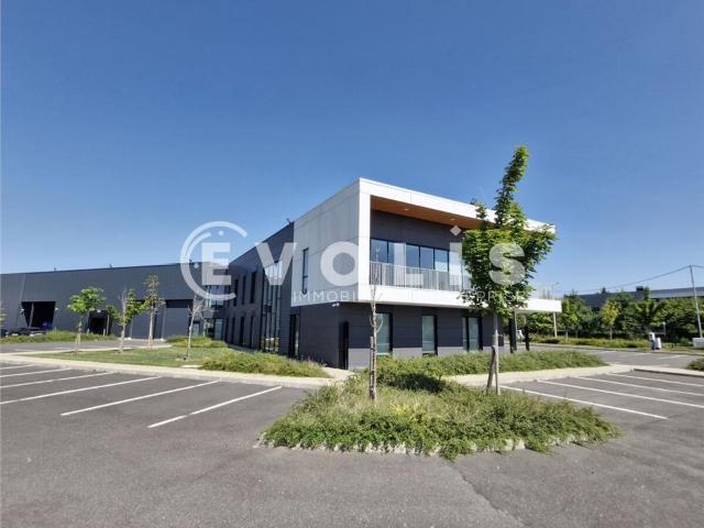 Local Commercial location à Évry, Lisses