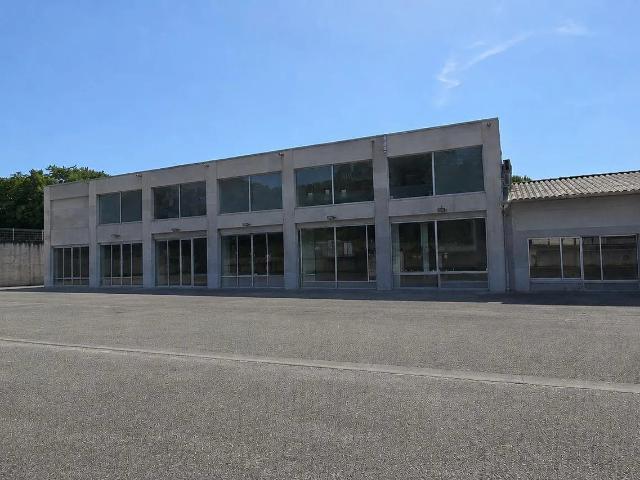 Local Commercial location à Carpentras, Aubignan