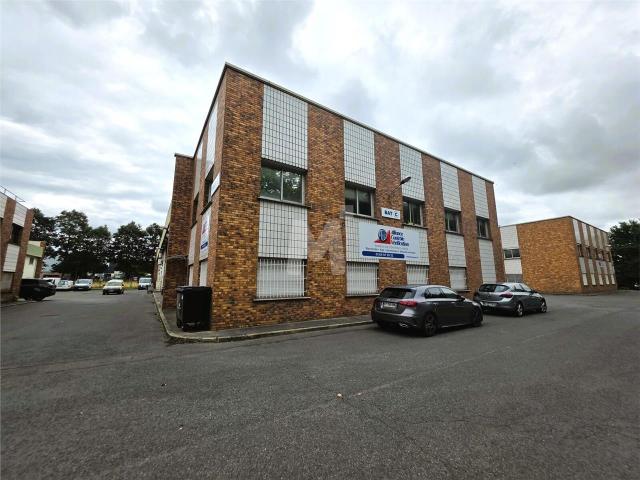 Bureau location à Évry, Petit-bourg