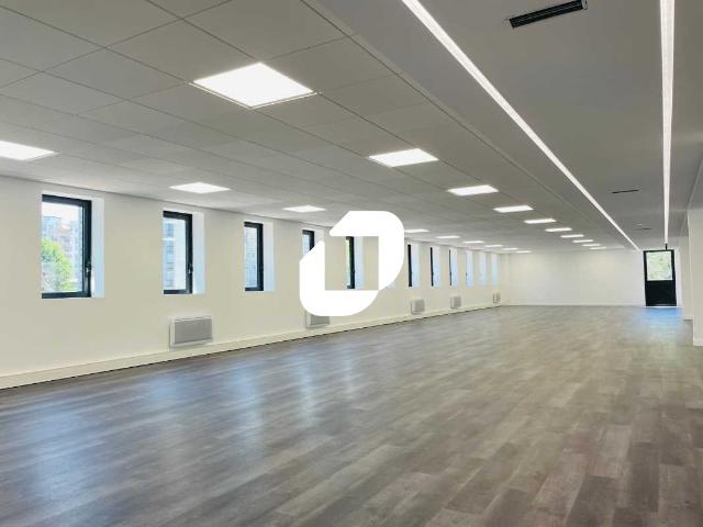 Bureau location à Nanterre, Quartier du Plateau - Mont-Valérien