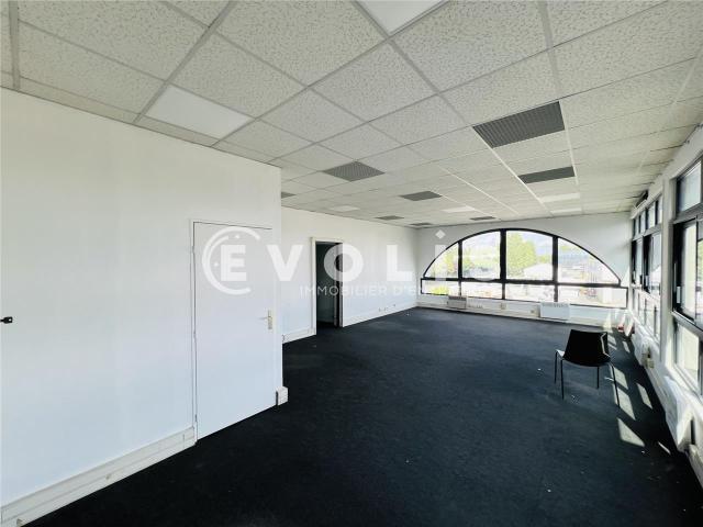 Bureau location à Zone commerciale du Petit Noyer, Pontault-Combault