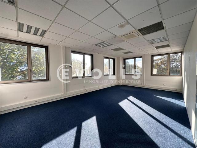 Local Commercial location à Quartier du Petit Nanterre, Nanterre