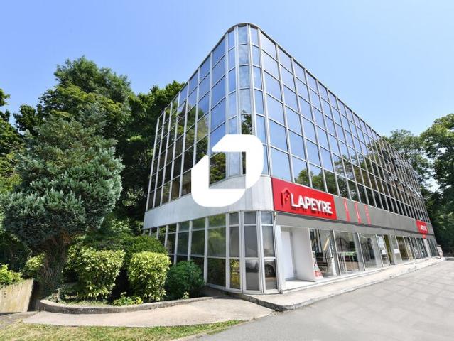 Local Commercial location à Versailles, Le Chesnay