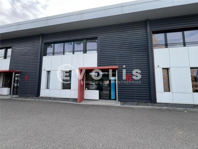 Local Commercial location à La Tour-du-Pin, Saint-quentin-fallavier