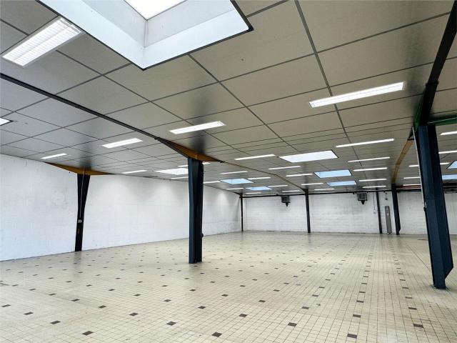 Local Commercial location à Amiens, Rivery