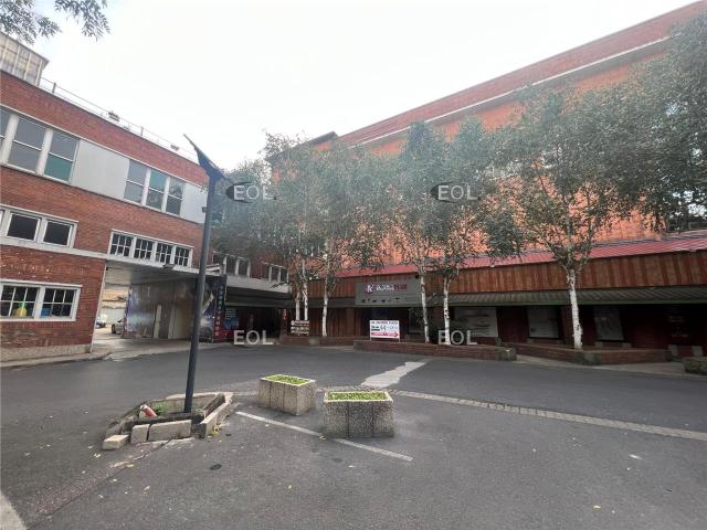 Local Commercial location à La Courneuve, 4000 Nord