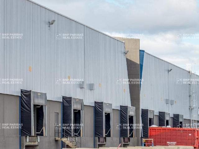 Local Commercial location à La Tour-du-Pin, Saint-quentin-fallavier