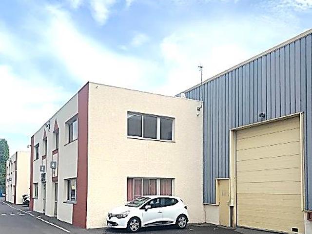 Local Commercial location à Saint-Germain-en-Laye, Carrières-sur-seine