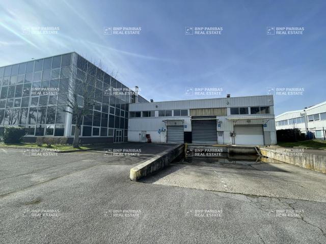 Local Commercial location à Versailles, Buc