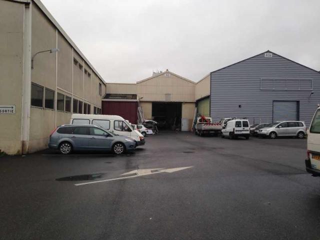 Local Commercial location à Saint-Denis, Epinay-sur-seine