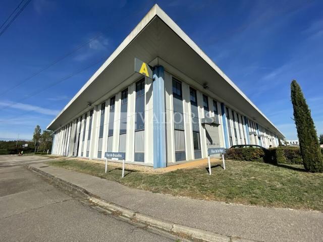 Local Commercial location à La Tour-du-Pin, Saint-quentin-fallavier