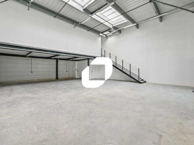Local Commercial location à Saint-Denis, Stains