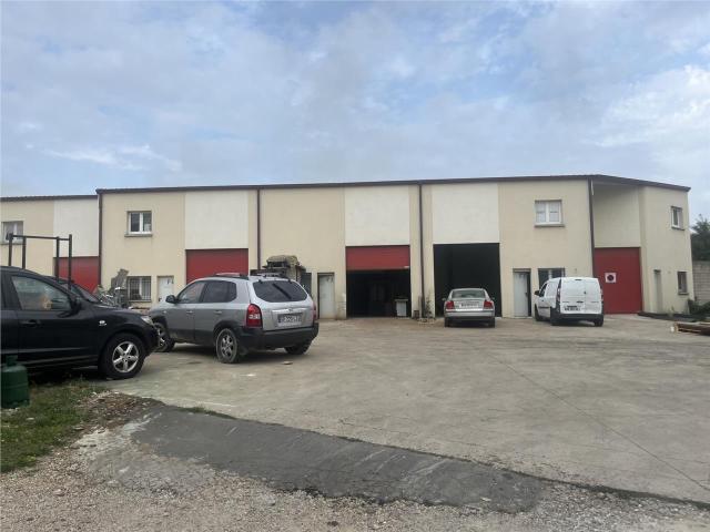 Local Commercial location à Saint-Denis, Stains