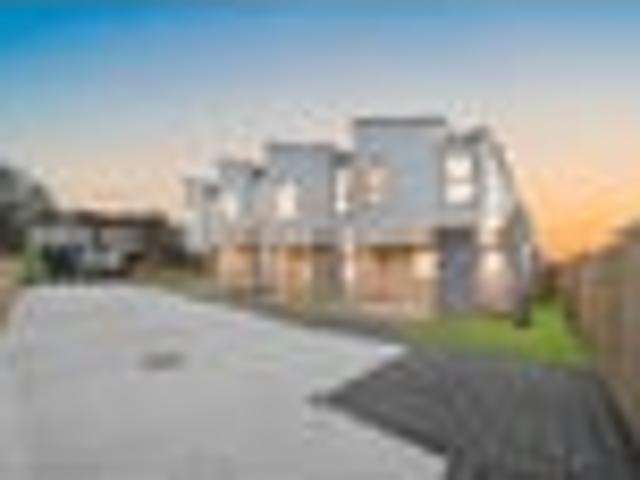 Townhouse for sale in Hillpark, Manurewa