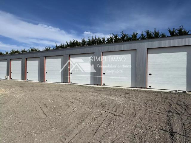 Garage location à Échillais, Ville d'Enver