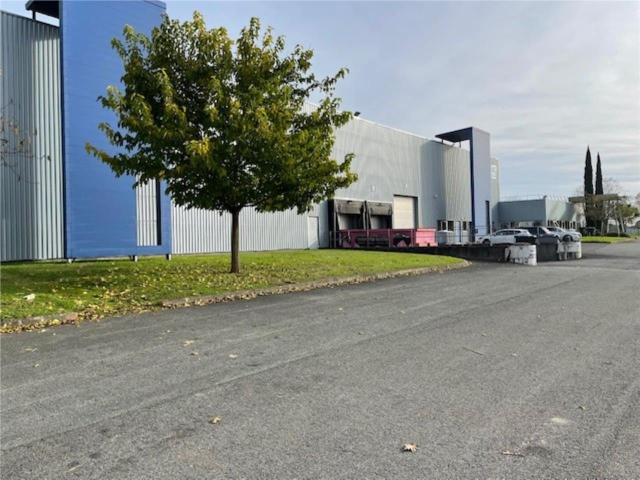Local Commercial location à Bordeaux, Blanquefort