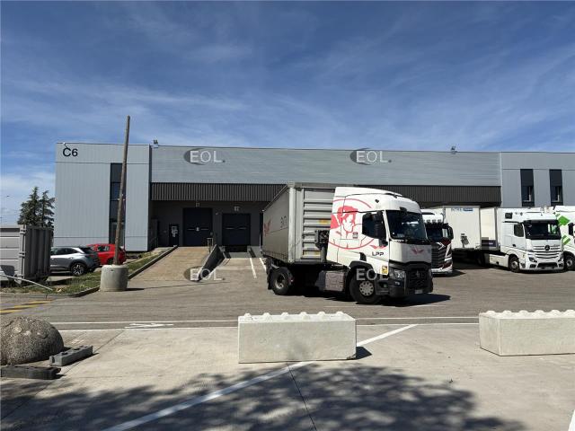 Local Commercial location à Corbas, Rhône