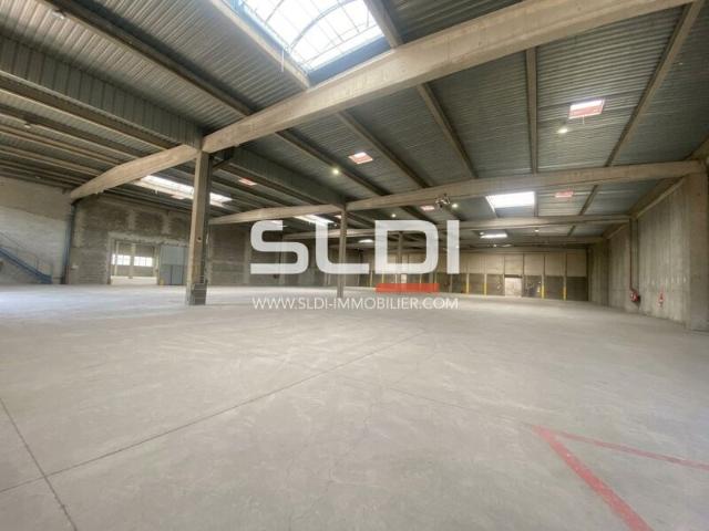 Local Commercial location à Corbas, Rhône