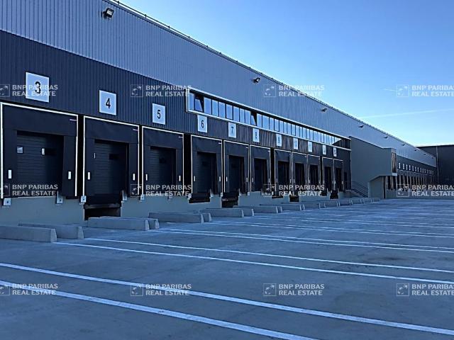 Local Commercial location à Torcy, Emerainville