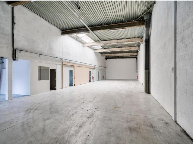 Local Commercial location à Pontoise, Eragny
