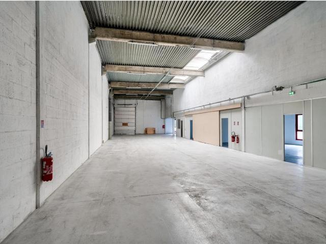 Local Commercial location à Pontoise, Eragny