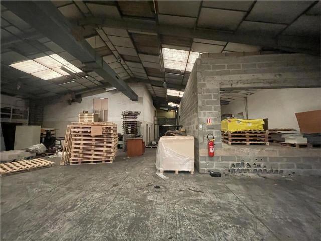 Local Commercial location à Évreux, Evreux