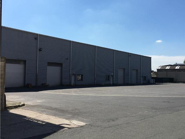 Local Commercial location à Saint-Denis, La Courneuve