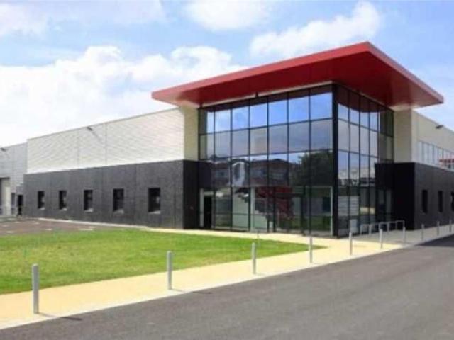 Local Commercial location à La Courneuve, Quatre-Routes - Rateau
