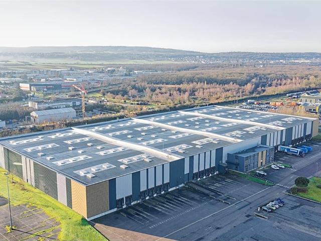 Local Commercial location à Mantes-la-Jolie, Les Mureaux