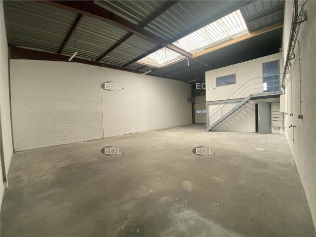 Local Commercial location à Évry, Lisses